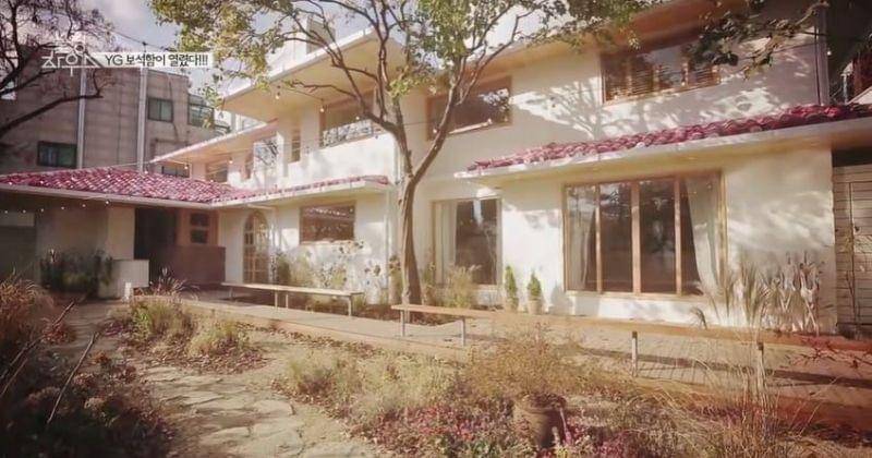 Youtube.com/BLACKPINK