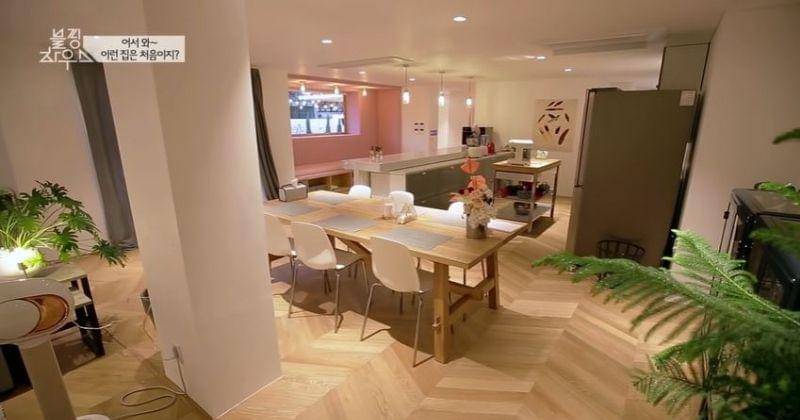 Youtube.com/BLACKPINK