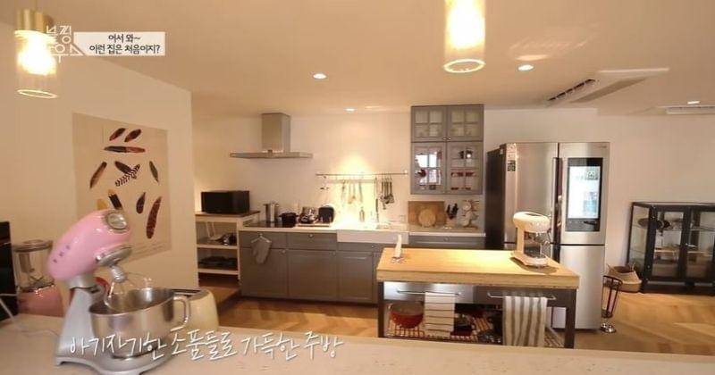 Youtube.com/BLACKPINK