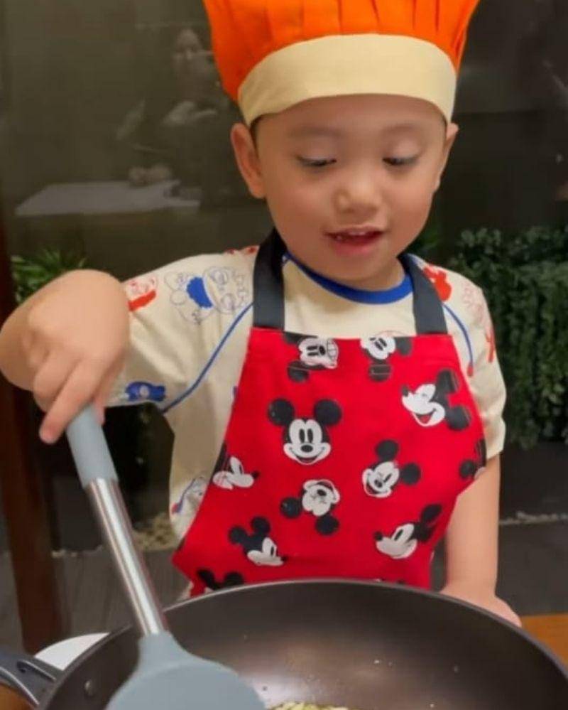 Instagram.com/rachelvennya