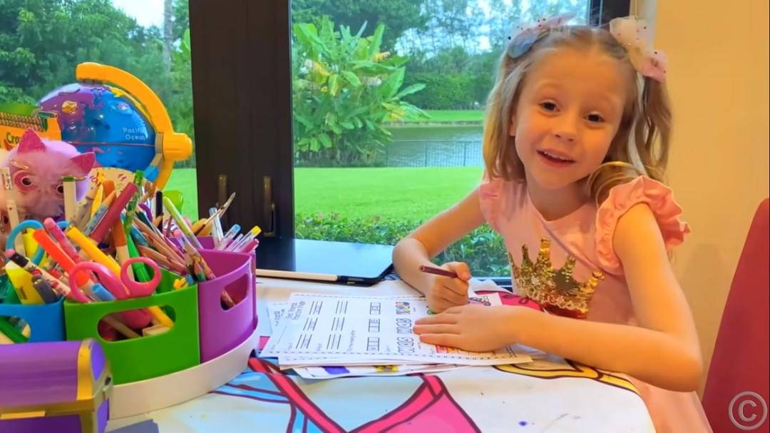 Youtube.com/Like Nastya IDN