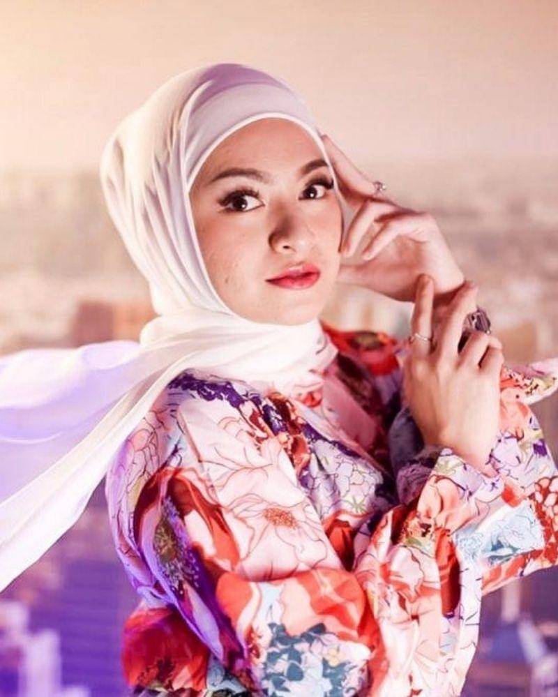 Instagram.com/nathalieholscher/