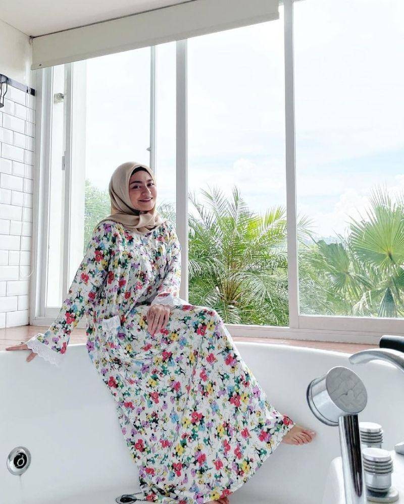 Instagram.com/nathalieholscher/