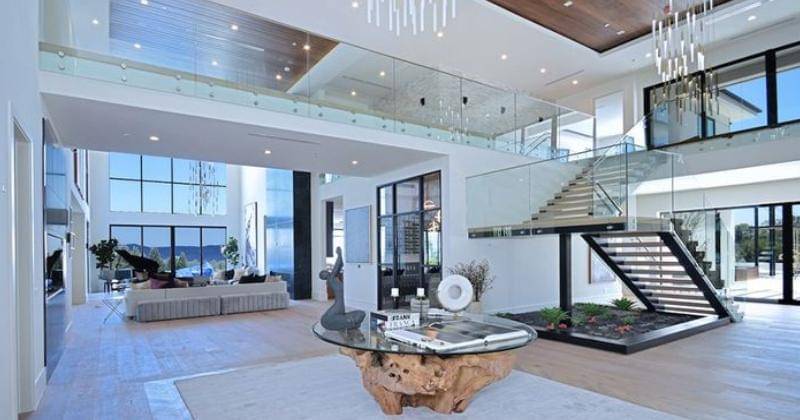 Youtube,com/Famous Entertainment