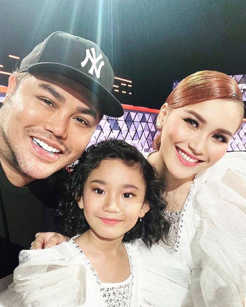 instagram.com/ayutingting92