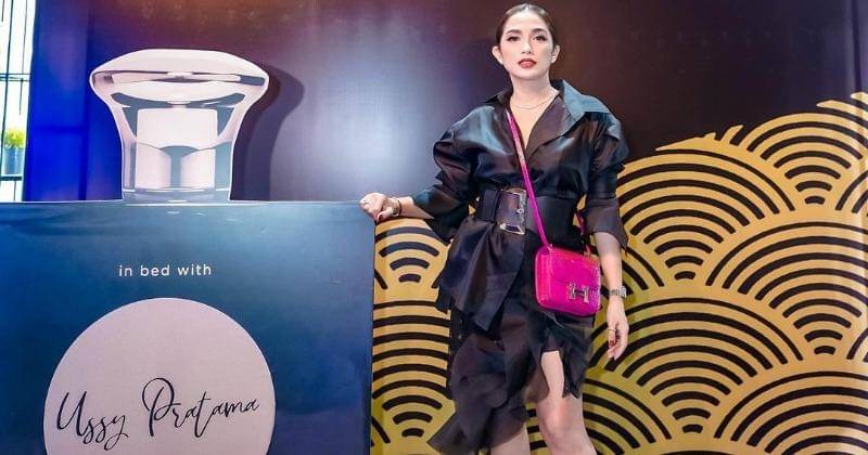 Penampilan Ussy Sulistiawaty saat luncurkan parfum perdana - instagram.com/@ussypratama