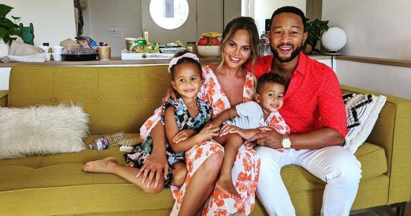 Kebahagiaan keluarga Chrissy Teigen bersama John Legend - Instagram.com/chrissyteigen