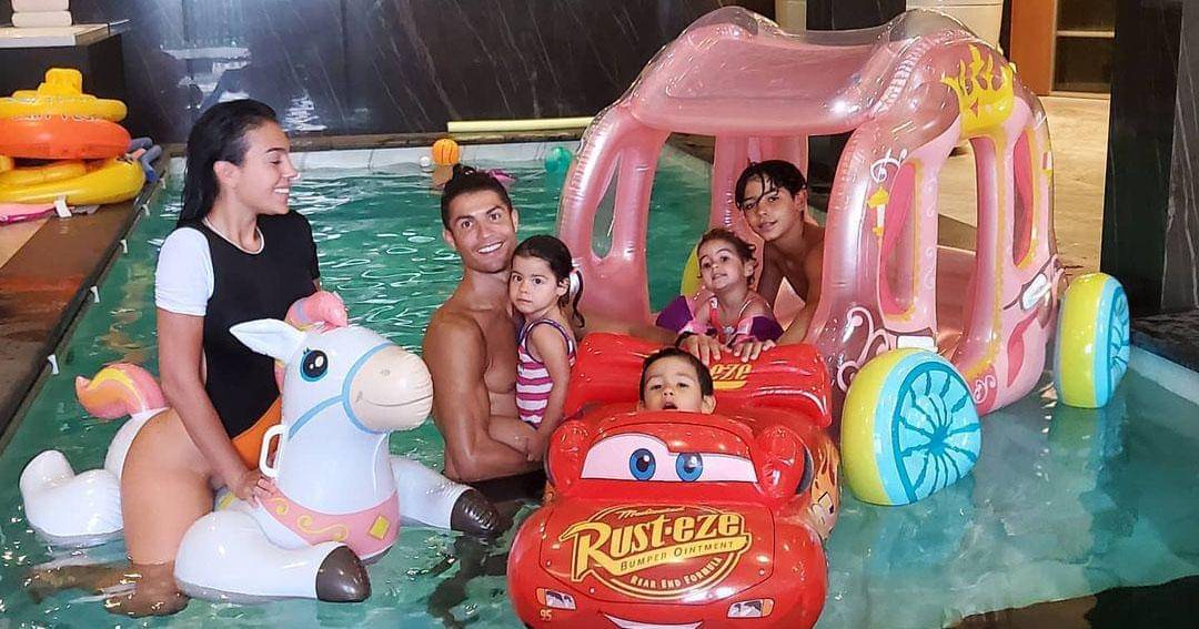 Instagram.com/georginagio