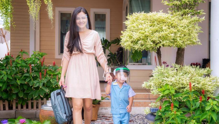 Shutterstock/anek.soowannaphoom