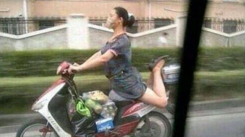 7 Meme Emak-Emak Habis Lihat Diskon, Auto Senyum Sendiri!