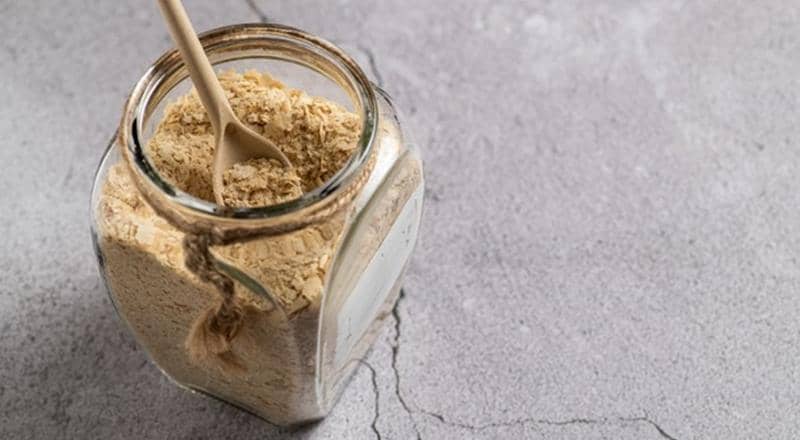 Menambah Rasa Makanan, Bolehkah Bayi Mengonsumsi Nutritional Yeast?
