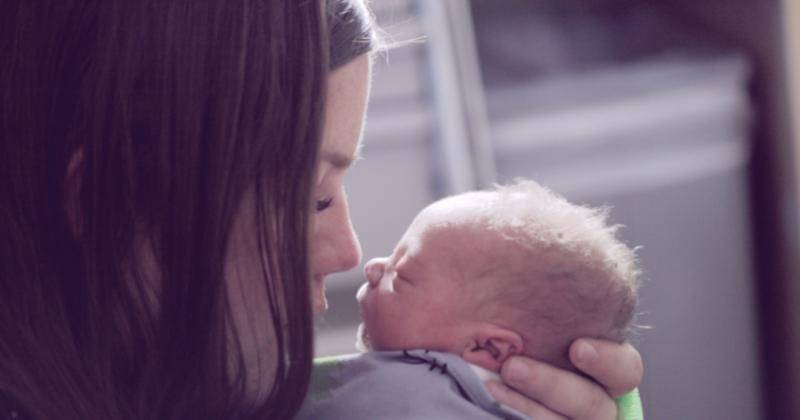 Unsplash/Camylla Battani