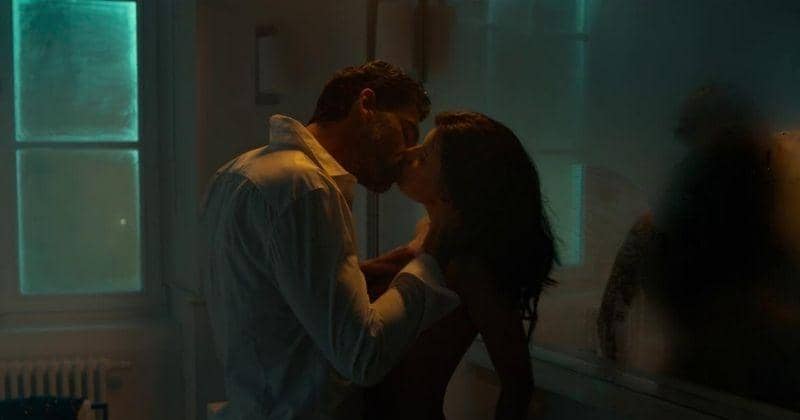 7 Cara Memuaskan Seks Pasangan Terinspirasi dari Film 365 Days