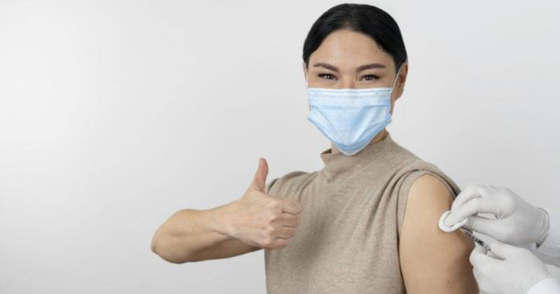 Ilustrasi vaksinasi - Freepik
