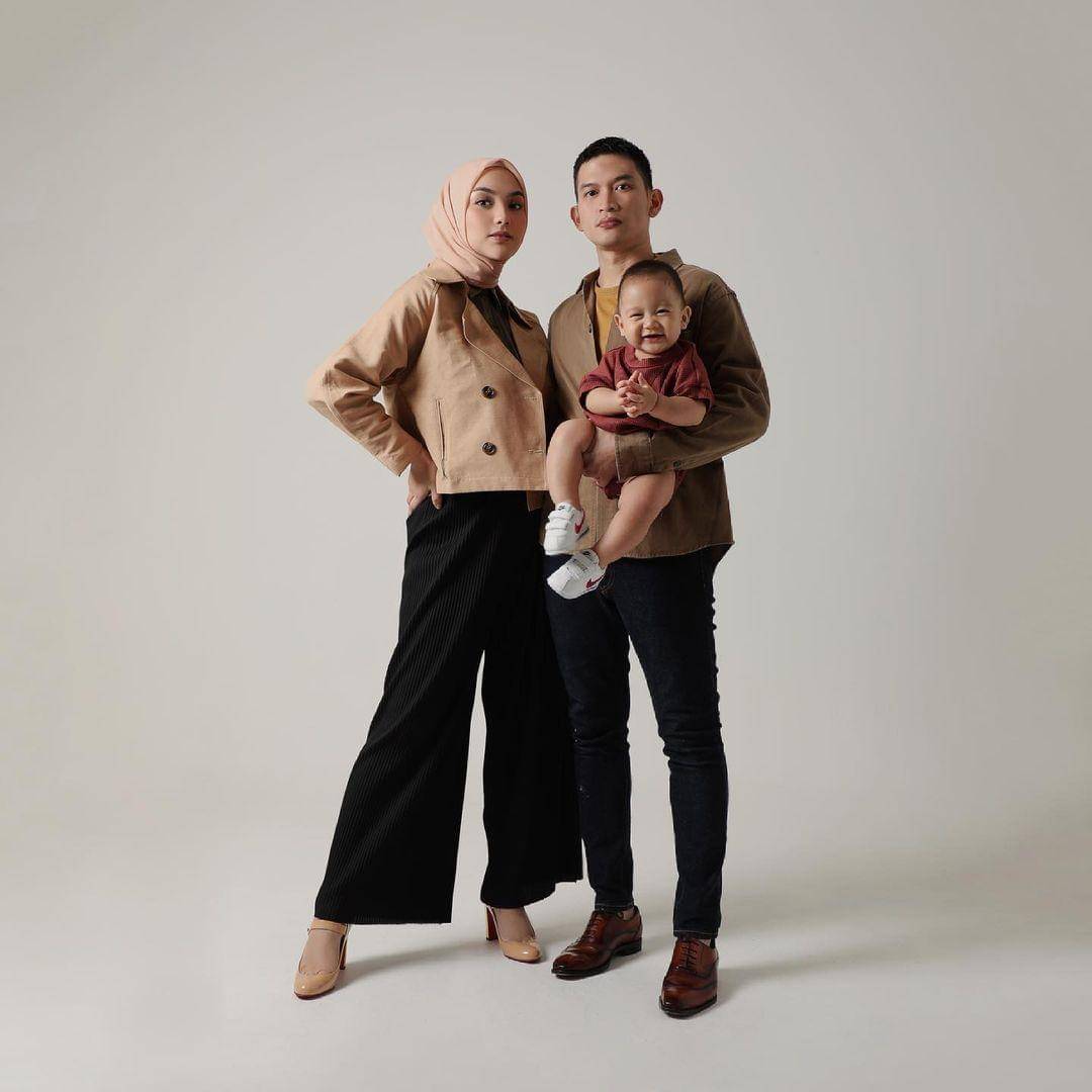 7. Tampil kompak dengan palet warna tanah yang lagi tren