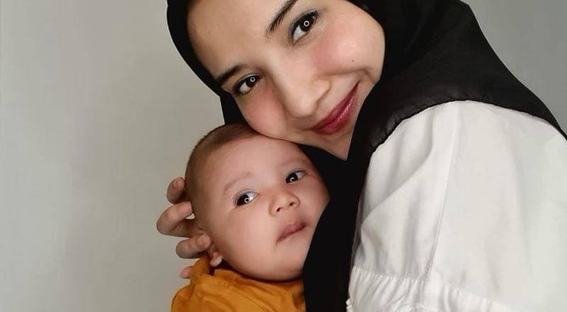 Zaskia Sungkar mengunggah video Ukkasya tertidur saat sedang makan. - Instagram/ukkasyahki