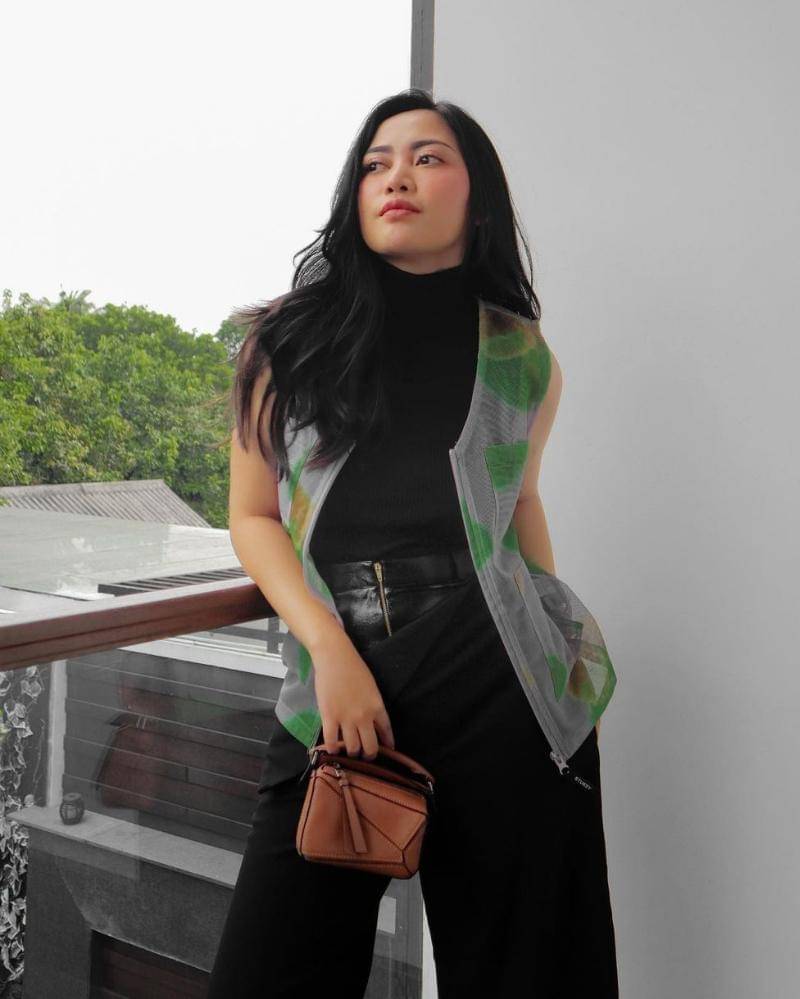 Instagram.com/rachelvennya