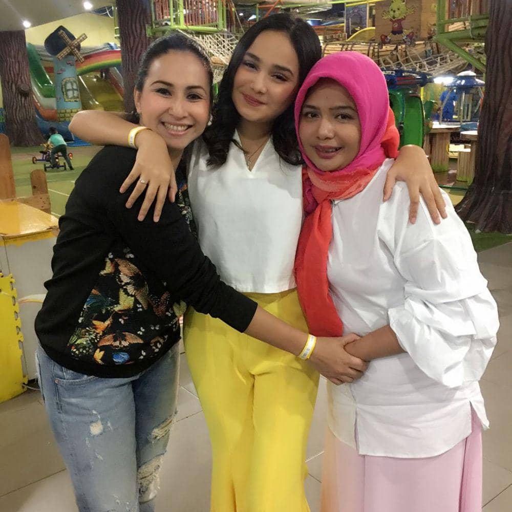 Syifa Hadju dan Deswita Maharani 
