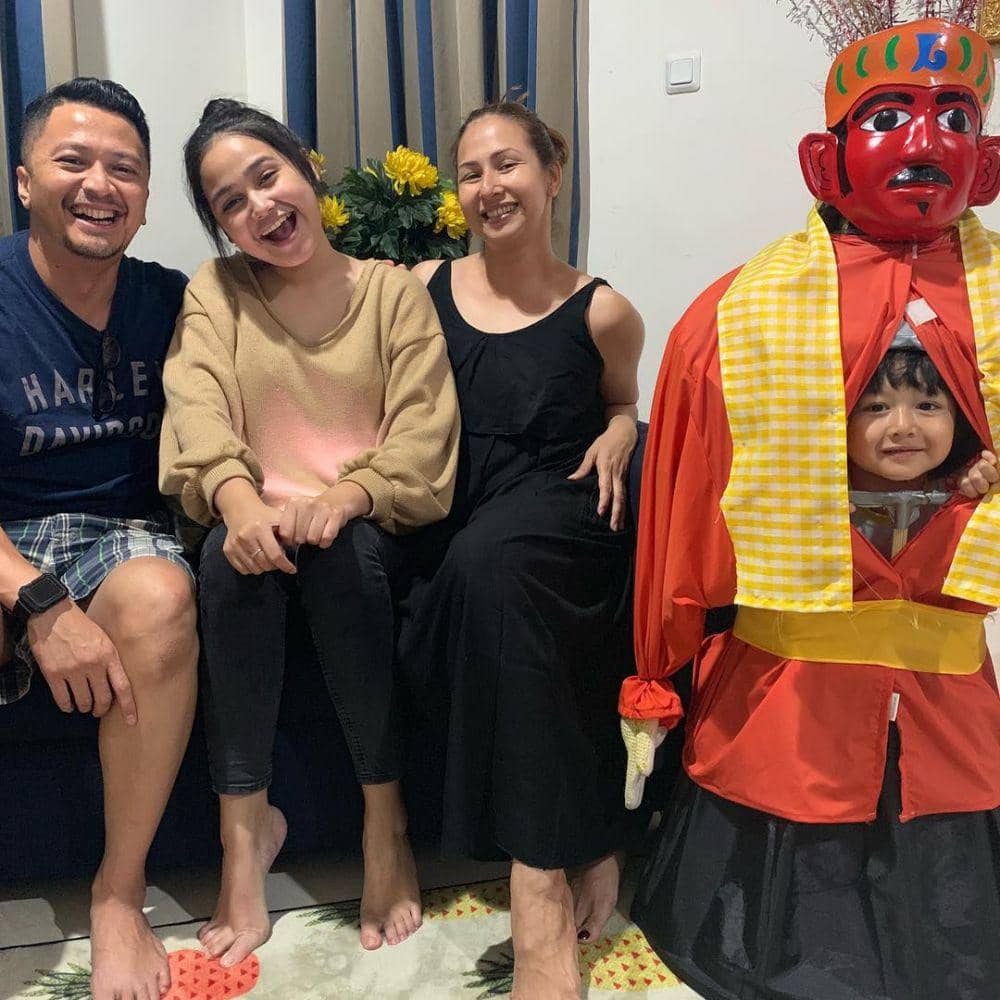 Syifa Hadju dan Deswita Maharani 