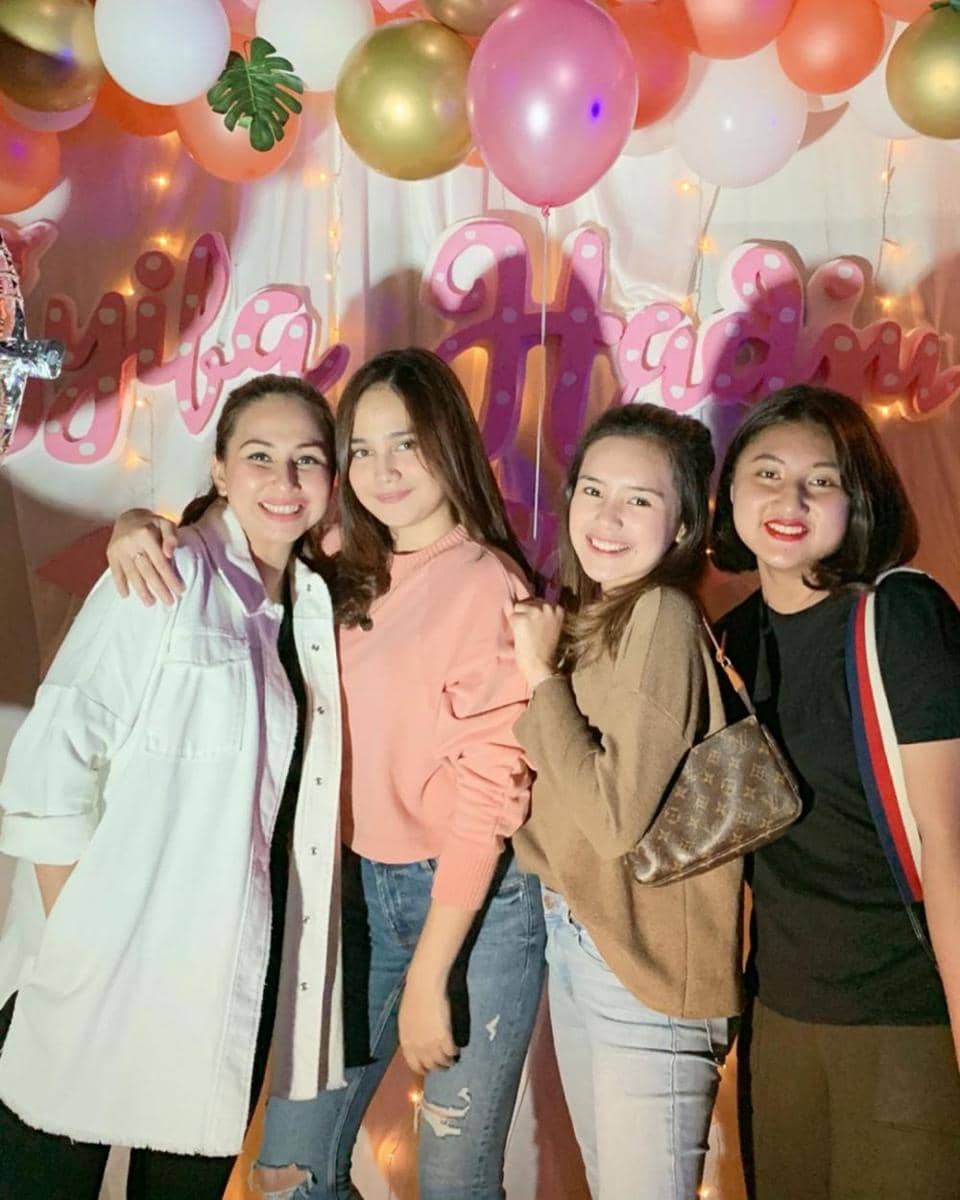 Syifa Hadju dan Deswita Maharani 