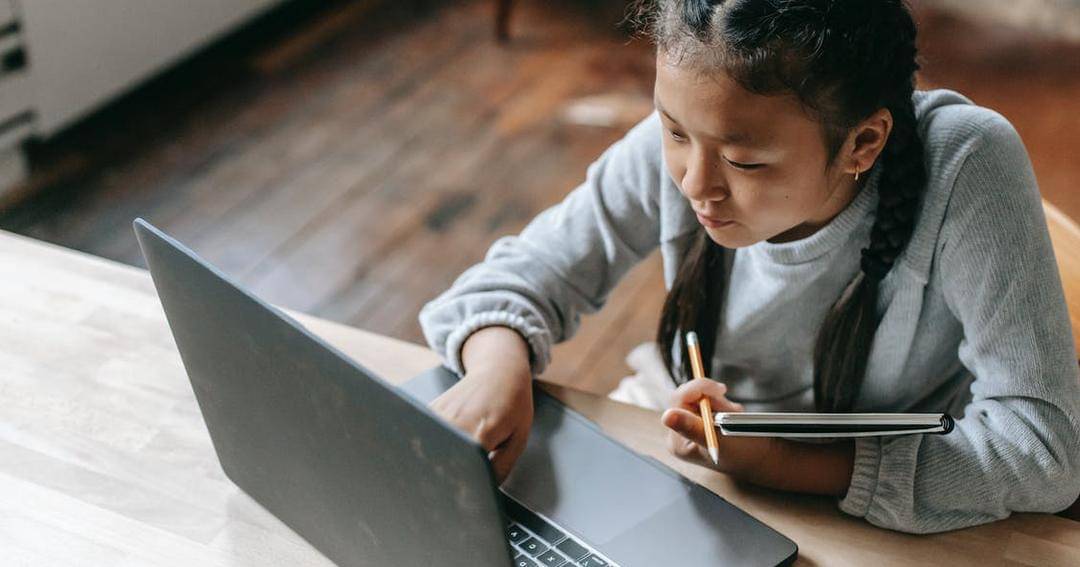 Pexels/Katerina Holmes