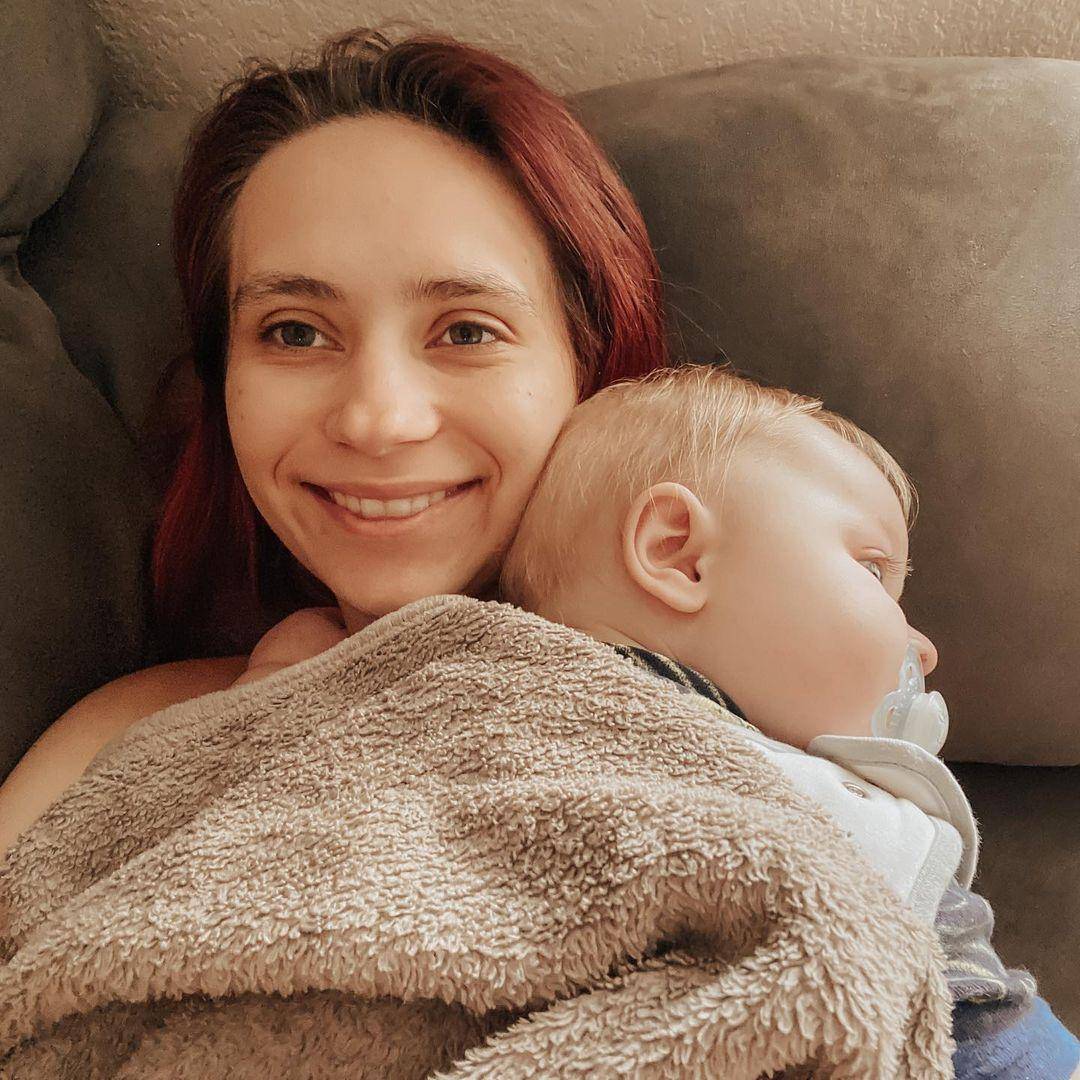 Cuddling with baby - Instagram.com/hannahmarierooks