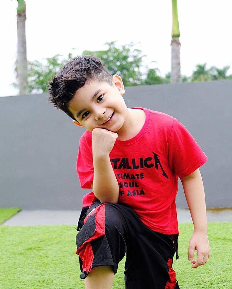 Instagram.com/zaynfrizzy