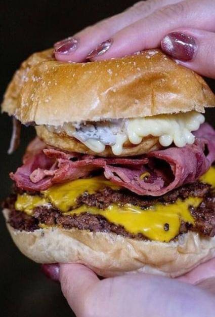 Instagram.com/homeburgerindonesia.id