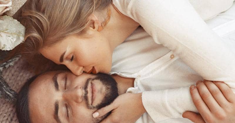 5 Posisi Seks yang Bisa Dilakukan dalam Waktu Kurang dari 10 Menit