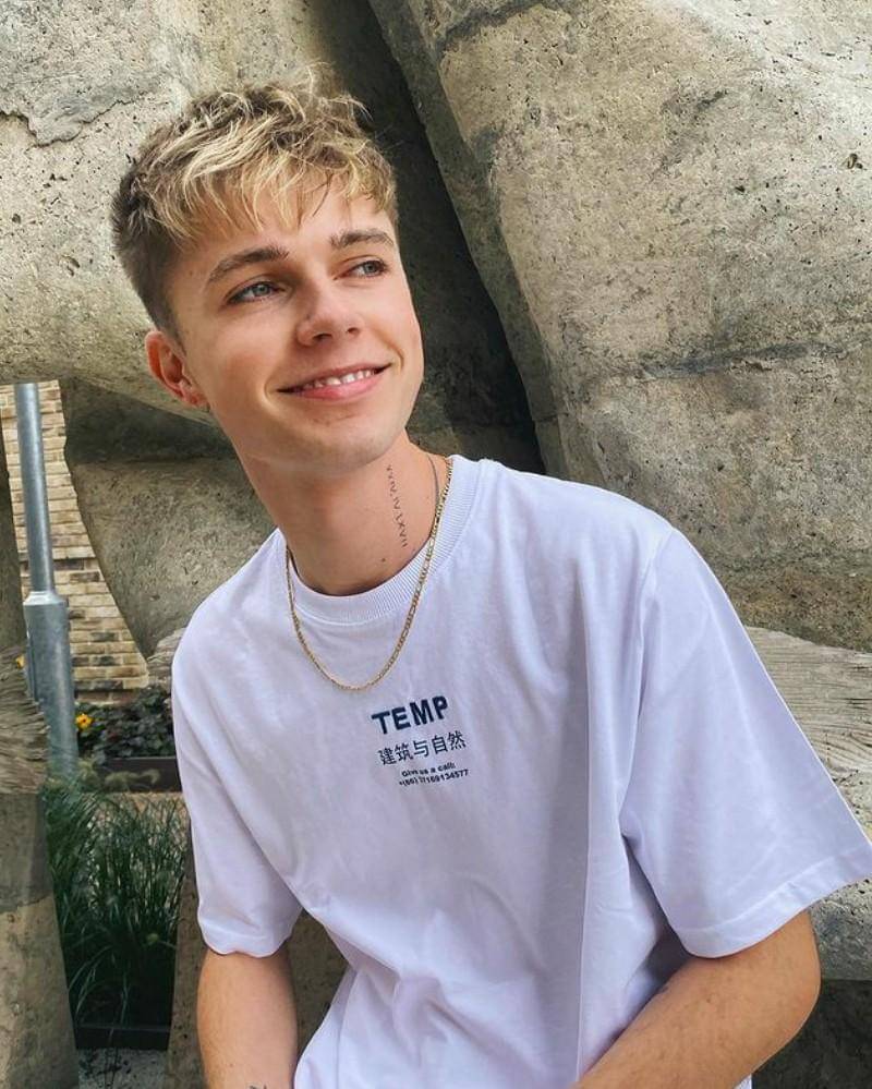Instagram/hrvy