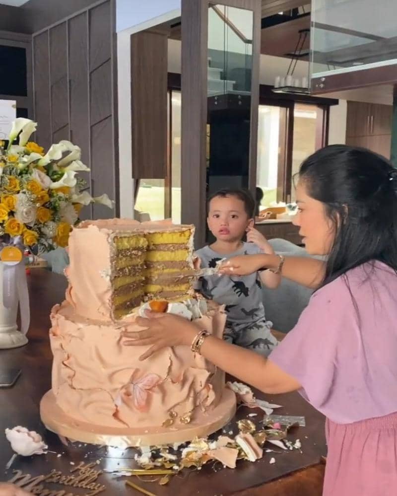 Instagram.com/rachelvennya