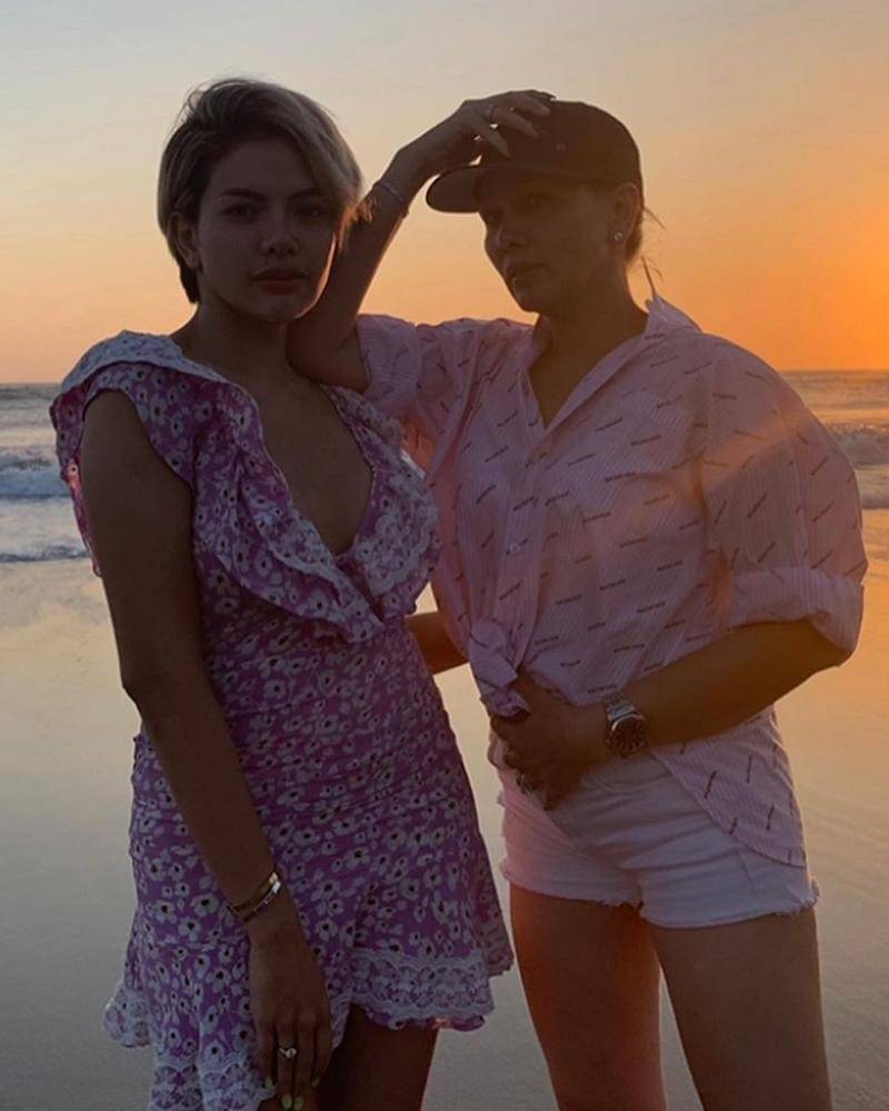 Instagram.com/fitri_salhuteru