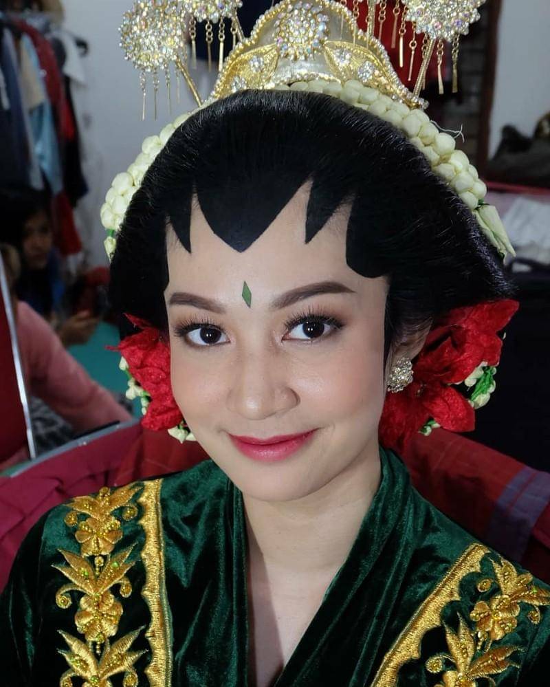 Instagram/ramaadhe_makeup