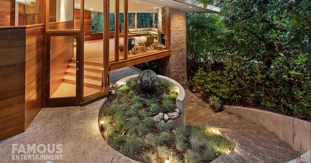 Youtube.com/Famous Entertainment