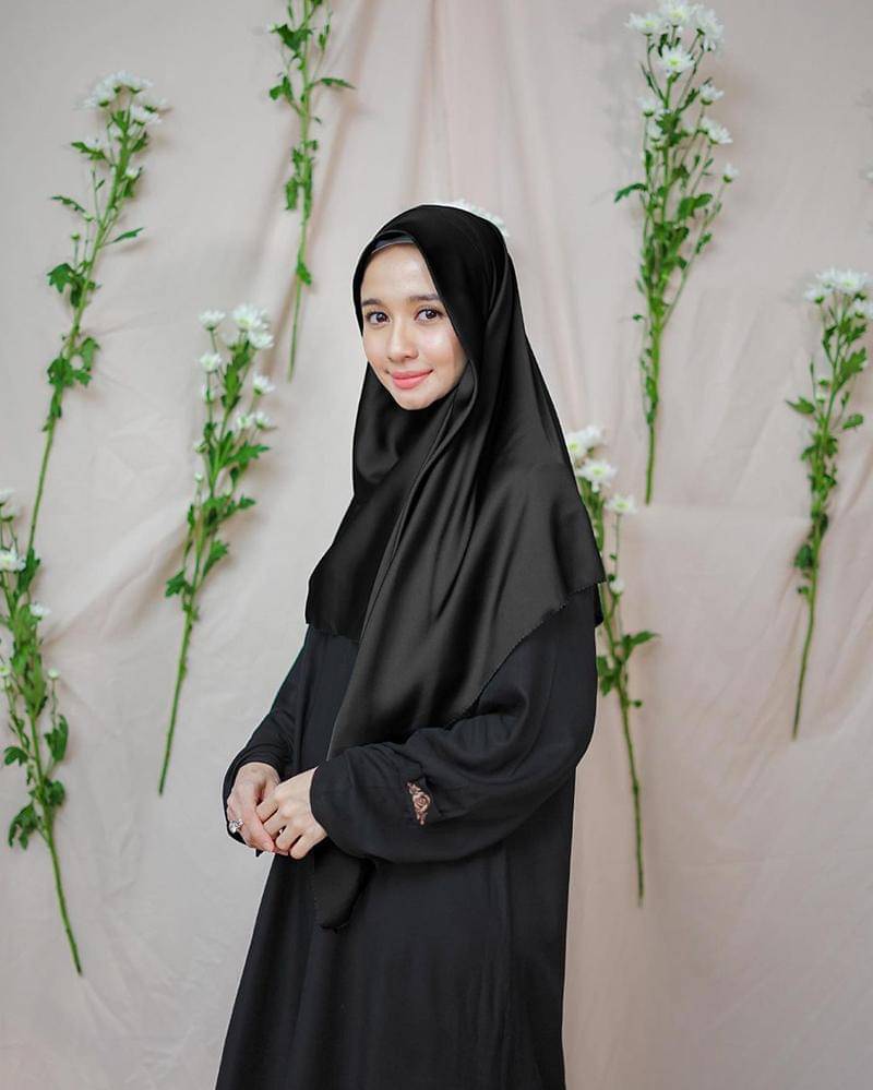 Instagram.com/laudyacynthiabella