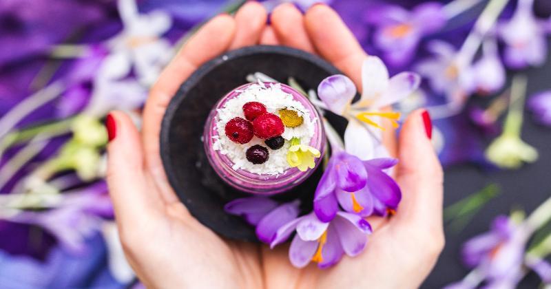 5 Jenis Bunga Beraroma Buah yang Cocok Ditanam di Rumah