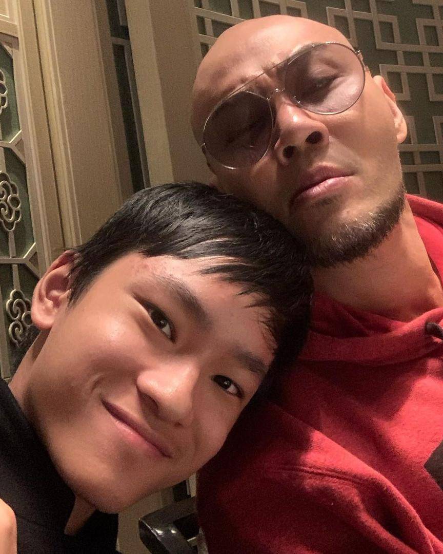 Instagram.com/azkacorbuzier