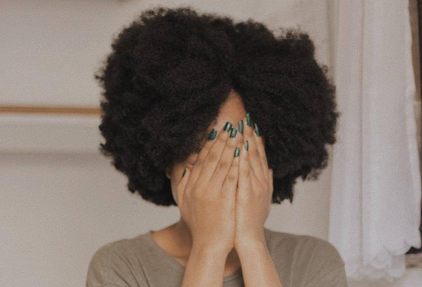 peek a boo - Unsplash/BaptistaImeJames