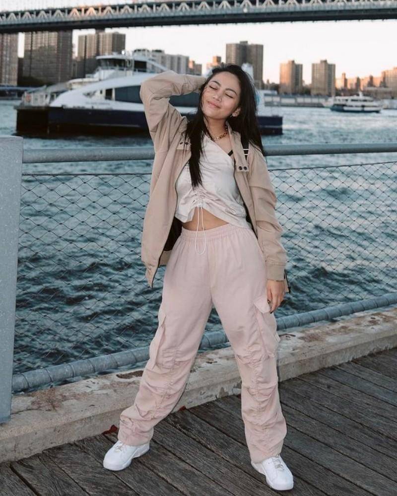 Instagram/rachelvennya