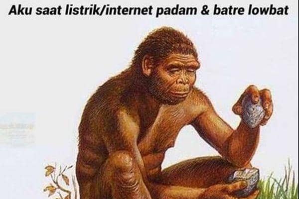 8 Meme Emak-Emak Kalau WiFi Mati, Tingkahnya Bikin Ngakak!