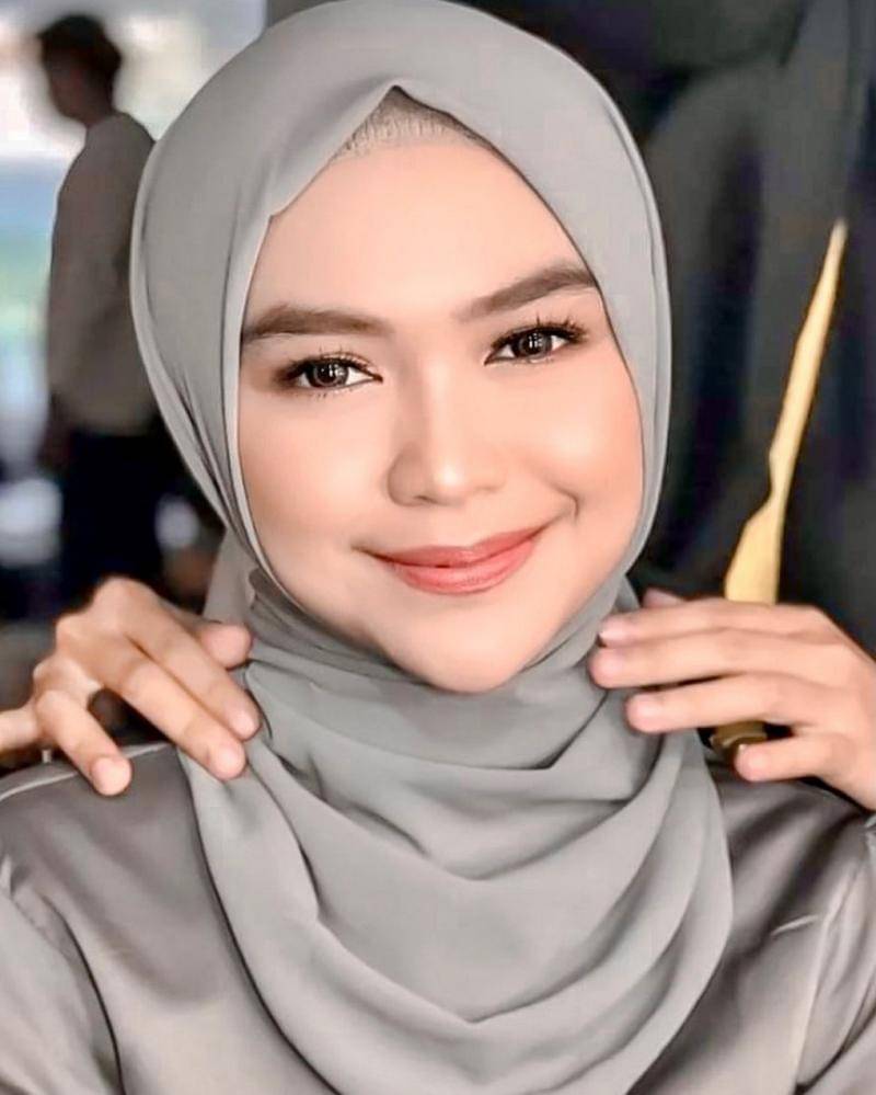 instagram.com/riaricis1795