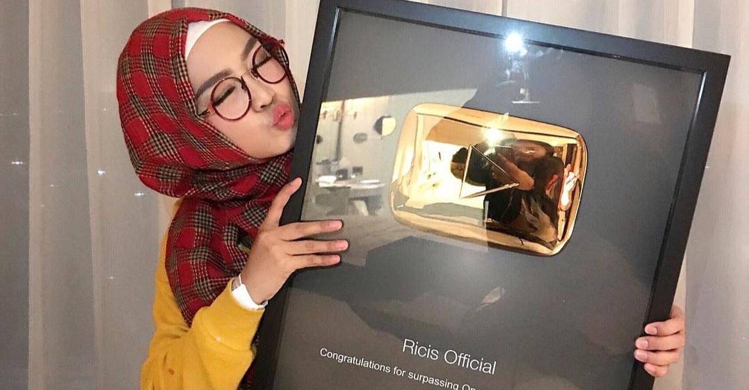 instagram.com/riaricis1795