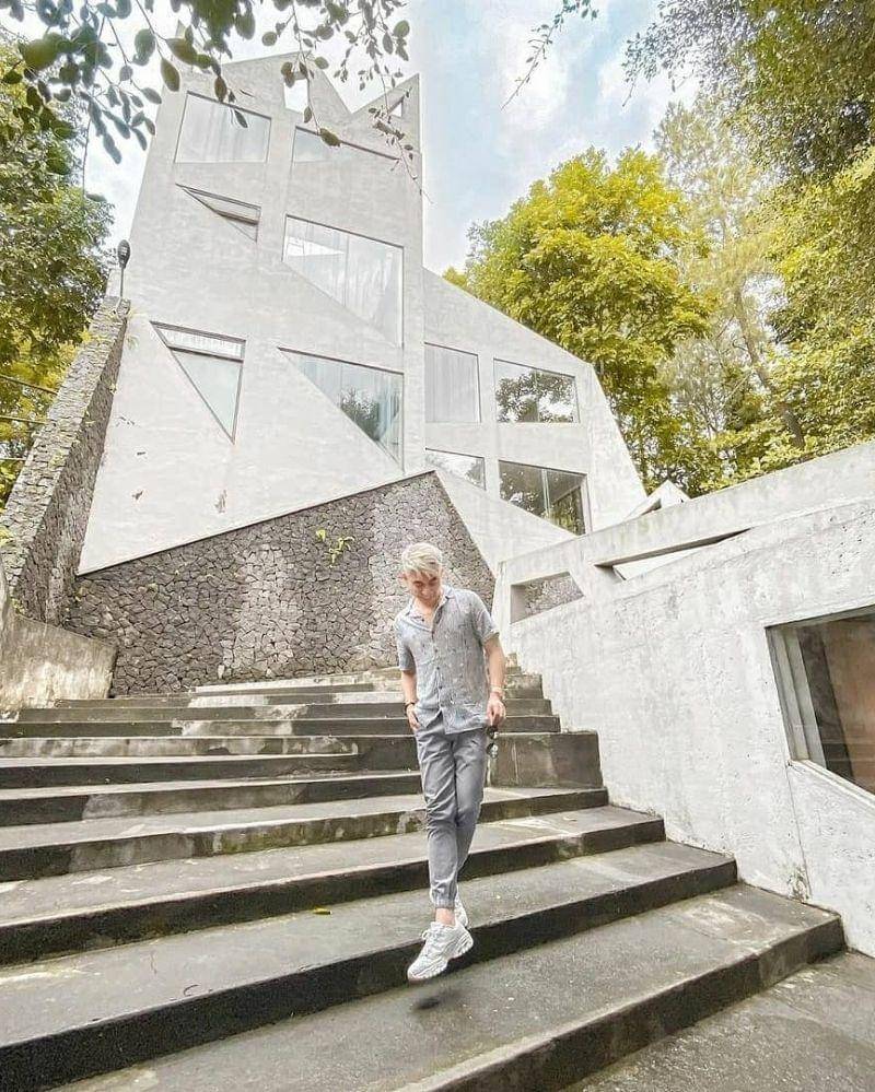 Instagram.com/ullensentalu