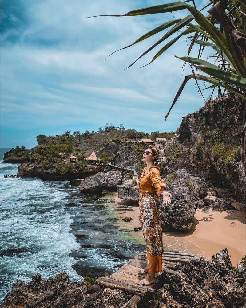 Instagram.com/pantai_ngrawe