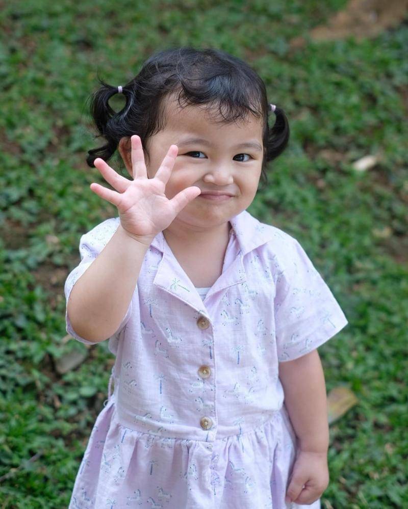 Instagram.com/thaniaputrionsu