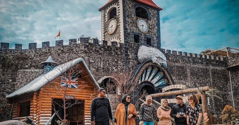 Instagram.com/thelostworldcastle