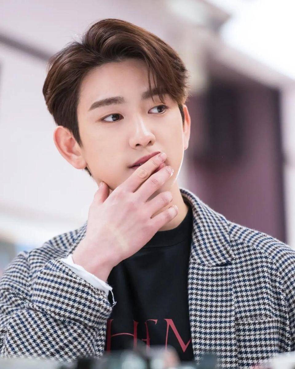 Instagram.com/jinyoung_0922jy