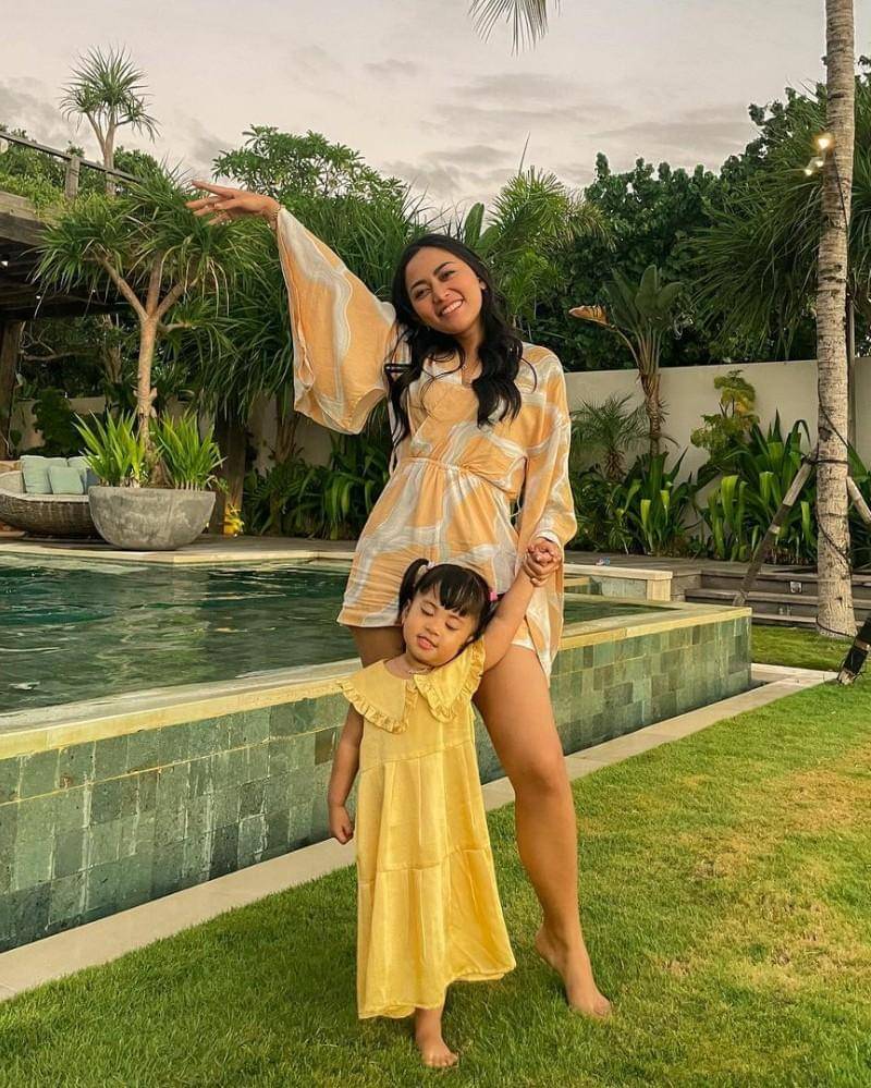 Instagram/rachelvennya