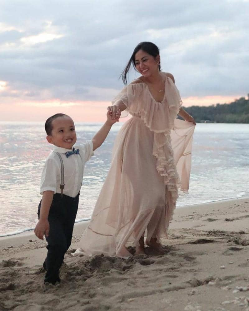 Instagram/rachelvennya