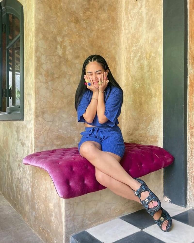 Instagram/rachelvennya